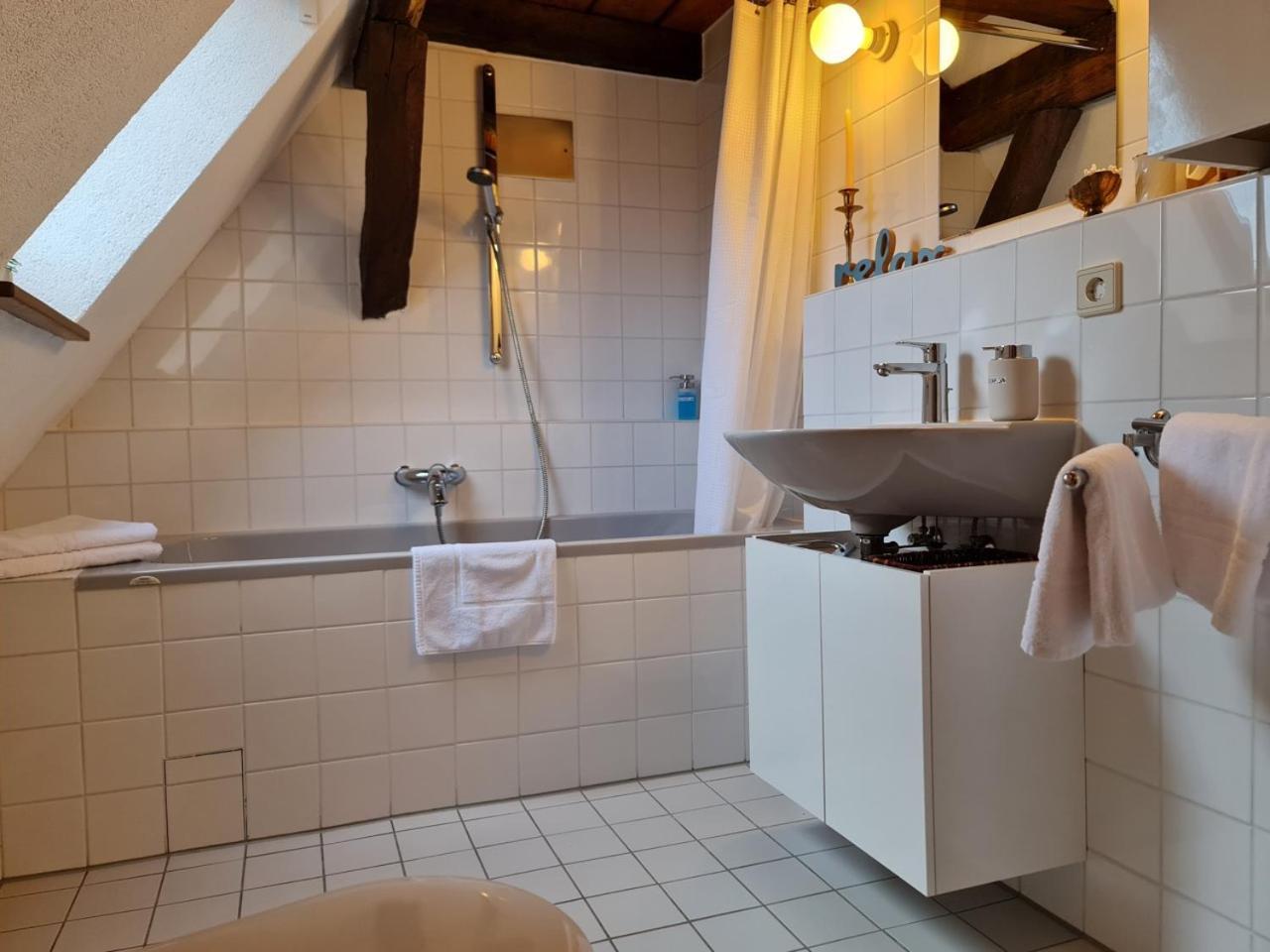 Avahome: Haus Fuer 16, Wlan, Parkplaetze, Netflix, Nespresso Kandel Room photo
